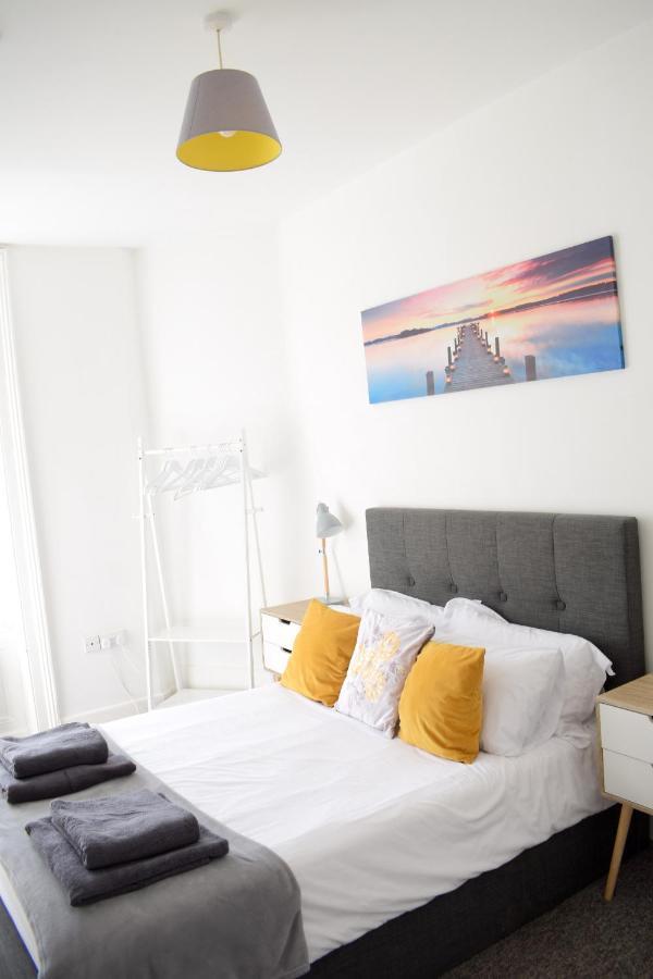 The Bay Beach Apartments Bournemouth Buitenkant foto